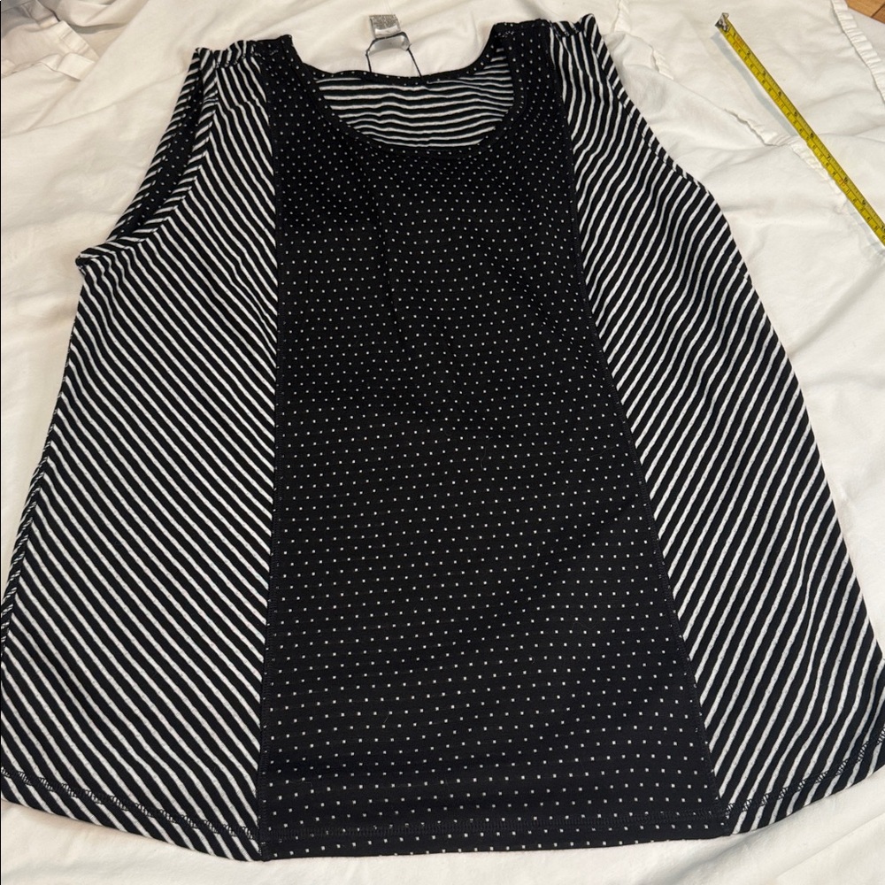 D&D lifestyle Black and White Striped and Polka Dot Sleeveless Top XL